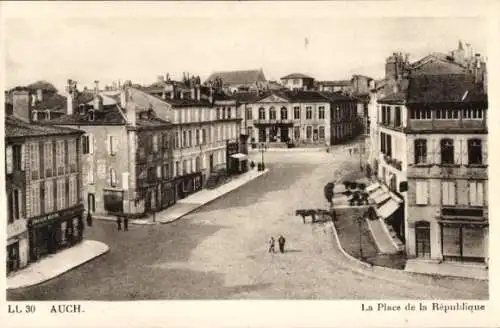 Ak Auch Gers, La Place de la République, Straßenszene,  Architektur
