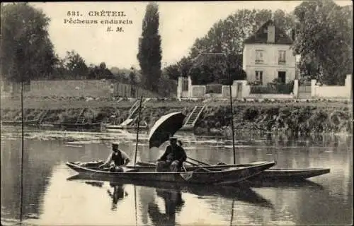 Ak Créteil Val de Marne, Fischer im Boot, Haus im Hintergrund, ruhiges Wasser, Schatten durch Son