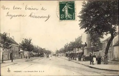 Ak Créteil Val de Marne, Straße mit Bäumen, Häusern, Menschen, Denkmal, Stempel, französische Bri