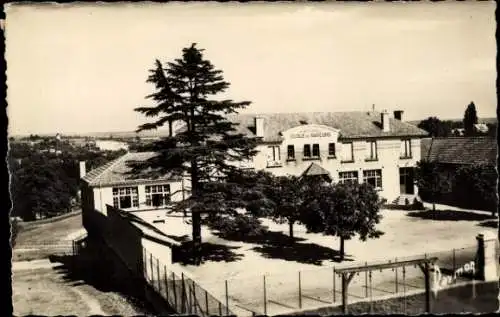 Ak Montfermeil Seine Saint Denis, Schule, große Bäume, Hof, Gebäude