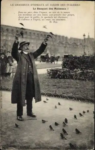 Ak Paris V, Vogelbeschwörer im Jardin des Tuileries, sprechende Moineaux, öffentliche Aufführung