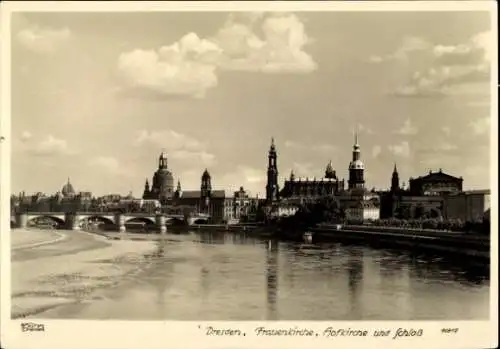 Ak Dresden Altstadt,  Frauenkirche, Hofkirche, Schloss, Elbe,  Architektur