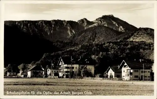 Ak Bergen im Chiemgau Oberbayern, Erholungsheim, Berge, Wohnhäuser, Berglandschaft