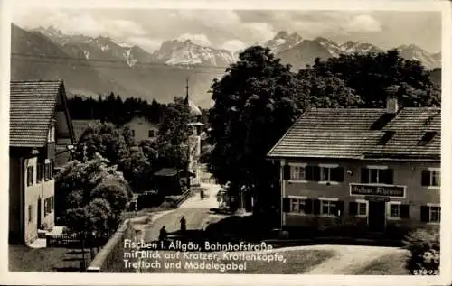 Ak Fischen im Allgäu Schwaben, Bahnhofstraße, Blick auf Kratzer, Krottenköpfe, Trettach, Mädelega