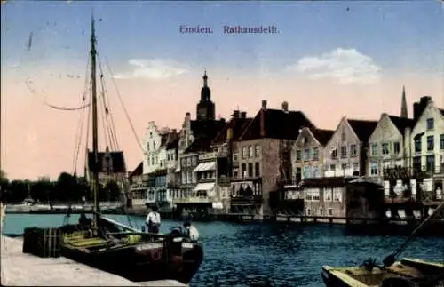 Ak Emden in Ostfriesland, Emden Rathausdelft, Hafenansicht mit Schiffen und n Gebäuden