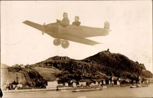 Ak Königswinter am Rhein, Drachenfels, Flugzeug mit Passagieren, Berglandschaft, Stadtansicht