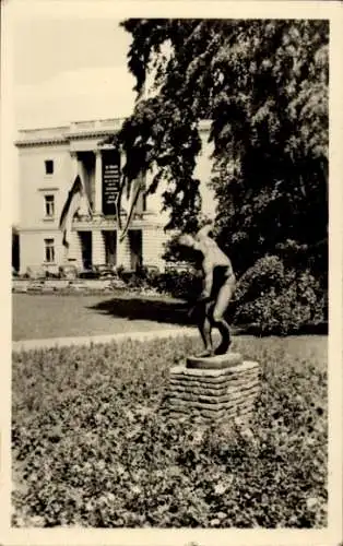 Ak Markkleeberg in Sachsen, Landwirtschafts- und Gartenbauausstellung, Kulturhaus, Skulptur