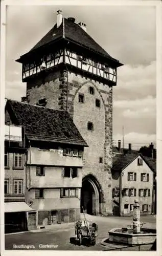 Ak Reutlingen in Baden Württemberg, Totalansicht Gartentor, Brunnen mit Karren