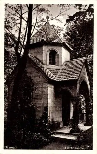 Ak Bayreuth in Oberfranken, Lisztmausoleum,  Architektur, Bäume, Schwarz-Weiß-Fotografie