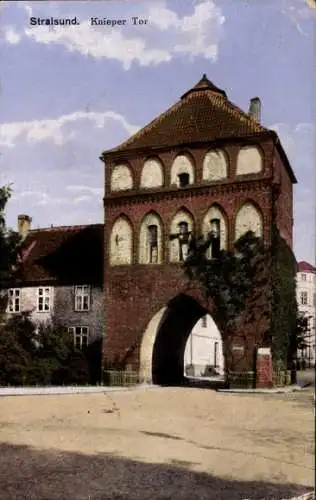 Ak Stralsund in Mecklenburg Vorpommern, Knieper Tor, Gesamtansicht