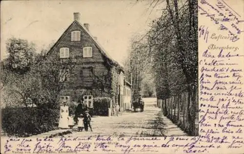 Ak Ahrensburg in Holstein, Haus, Pferd und Wagen, Spaziergänger, Bäume