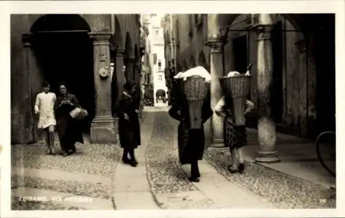 Ak Lugano Kanton Tessin Schweiz, Via Pessina, Passanten, Körbe