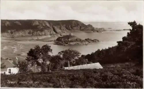 Ak Saint Aubin Kanalinsel Jersey, Blick auf Portelet Bay, Küstenlandschaft, ein Leuchtturm