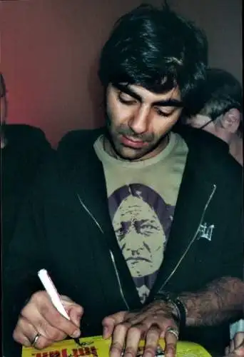 Foto Ak Regisseur Fatih Akin, beim Autogramme schreiben