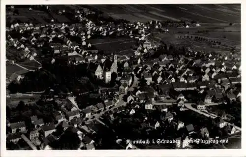 Ak Krumbach Schwaben, Luftaufnahme von Krumbach i. Schwaben, Stadtansicht, viele Häuser