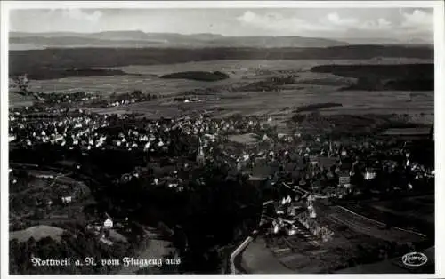 Ak Rottweil am Neckar, Luftaufnahme Rottweils,  Gebäude, ländliche Szene
