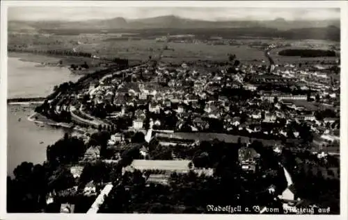 Ak Radolfzell am Bodensee, Luftaufnahme von  Seen, Landschaft,  Architektur