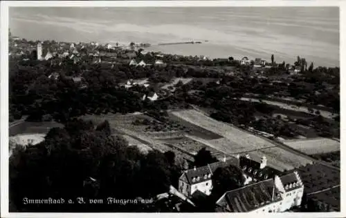 Ak Immenstaad am Bodensee, Luftaufnahme von Immenstaad, Bodensee, Landschaft, Gebäude