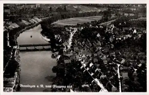 Ak Benningen am Neckar, Luftaufnahme von Benningen, Brücke, Wohnhäuser, Fluss