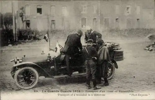 CPA La Grande Guerre 1914, Transport d'un blessé en Automobile