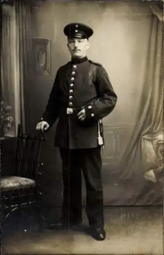 Foto Ak Soldat in Uniform, Portrait