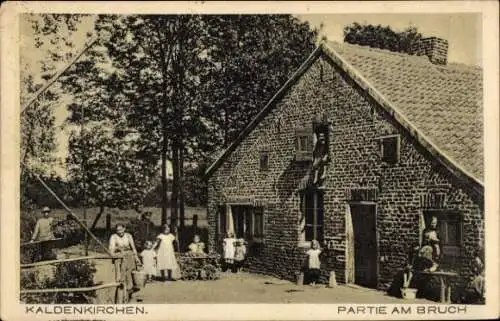 Ak Kaldenkirchen Nettetal am Niederrhein, Vorderseite, Haus, BRUCH, Personen, Bäumen