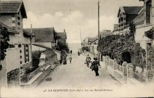 Ak La Bernerie en Retz Loire Atlantique, Rue Amiral Gervais