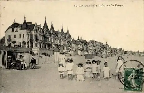 Ak La Baule Loire Atlantique, Bilder von Strand und Villen, Familien, Kinder in weißen Kleidern