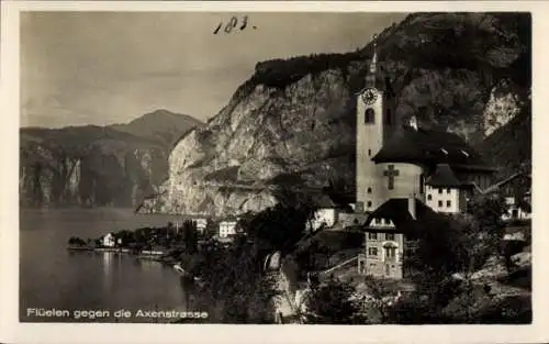 Ak Flüelen Kanton Uri Schweiz, Ansicht von  Kirche, Berge, See,  