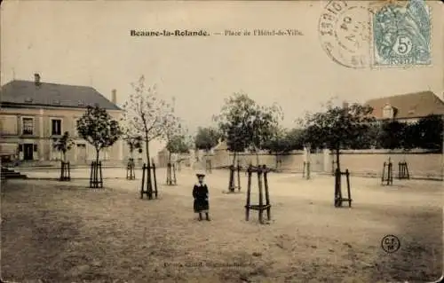 CPA Beaune la Rolande Loiret, Place de l'Hôtel de Ville