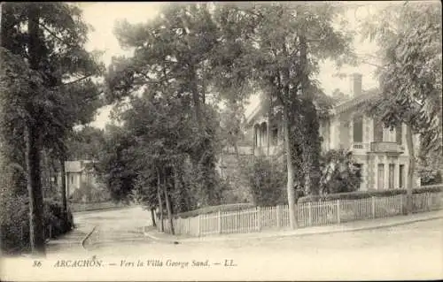 Ak Arcachon Gironde, Strasse in  Villa George Sand, Bäume, Zaun,  Architektur