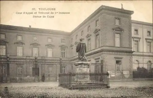 Ak Toulouse Haute Garonne, Gerichtshof, Statue von Cujas,  Architektur
