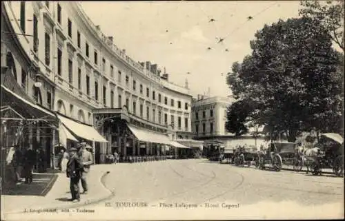 Ak Toulouse Haute Garonne, Historische Ansicht, Place Lafayette, Hotel Caponl, Straßenleben, Pfer