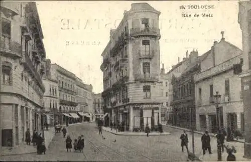 Ak Toulouse Haute Garonne, Stadtansicht, Rue de Metz, Gebäude, Schienen, Menschen