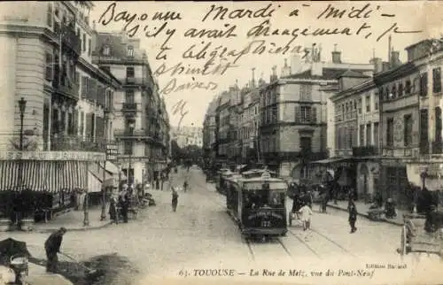 Ak Toulouse Haute Garonne, Straße mit Straßenbahn, Blick auf Häuser, geschäftige Straße, Stadtleb
