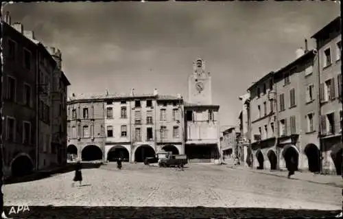 Ak Bagnols sur Cèze Gard, Place Mallet, Tour de l'Horloge