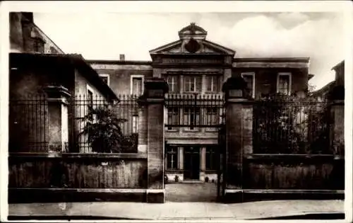 Ak Alès Alais Gard, Tamaris les Forges, COLLEGE TO C, Gebäude mit Säulen, Gitterzaun, Pflanzen im