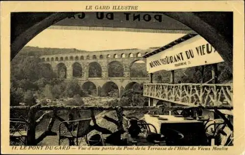Ak Pont du Gard, Partie du Pont de la Terrasse de l'Hotel du Vieux Moulin
