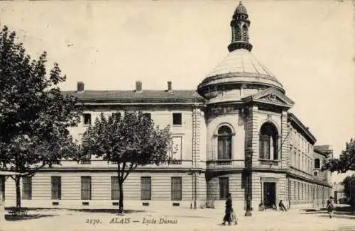 Ak Alès Alais Gard, Lycée Dumas,  Schule, Bäume, Menschen, alte Architektur
