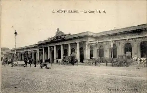 Ak Montpellier Hérault, Bahnhof La Gare P.-L.-M.,  Architektur, Pferdefuhrwerke, Straßenansicht