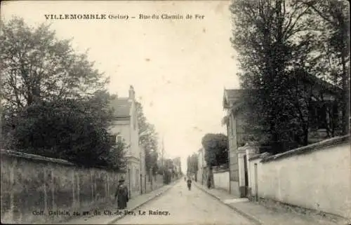 Ak Villemomble Seine Saint Denis, Vorderansicht der Rue du Chemin de Fer, Bäume, Gebäude