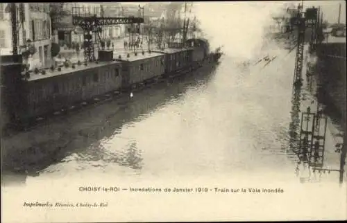 Ak Choisy le Roi Val de Marne, Train sur la Voie inondee, Hochwasser Januar 1910
