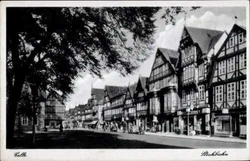Ak Celle in Niedersachsen, Historische Fachwerkhäuser, Stechbahn, lebhafte Straße,  Atmosphäre