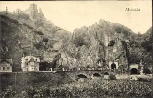 Ak Altenahr im Ahrtal, Berglandschaft, Felsen,  Gebäude, Brücke