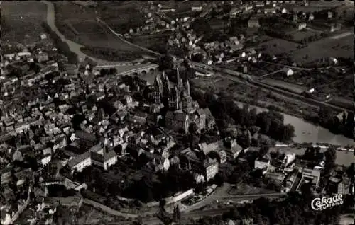 Ak Limburg an der Lahn, Luftaufnahme von Limburg, Dom, hübsche Landschaft, alte Gebäude