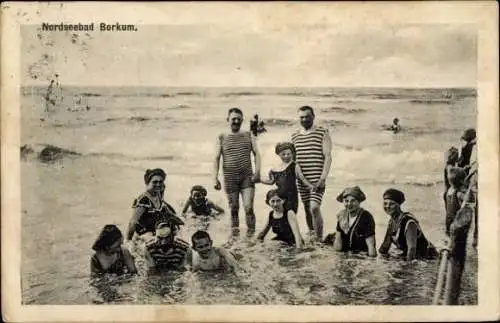 Ak Nordseebad Borkum in Ostfriesland, Nordseebad  Badegäste im Wasser,  Kleidung