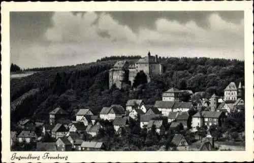 Ak Freusburg Kirchen an der Sieg, Burg auf einem Hügel,  Häuser im Vordergrund, Schwarz-Weiß-Bild