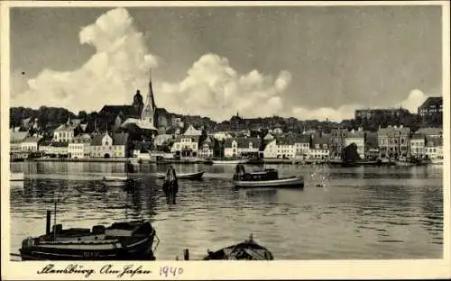 Ak Flensburg in Schleswig Holstein, Partie am Hafen mit Blick zum Ort