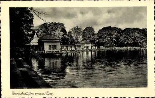 Ak Darmstadt in Hessen,  schöner See, Gebäude am Wasser, Bäume, Wolken