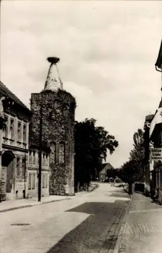 Ak Altlandsberg in Brandenburg, Strausberger Tor mit Storchennest